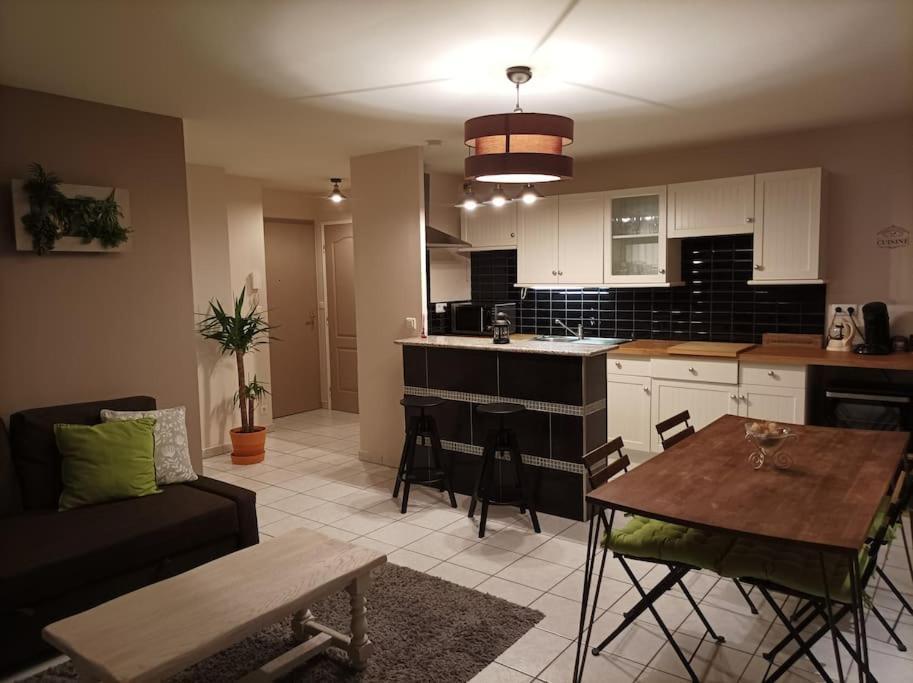 Ecully, Appartement Au Calme De 50M². Exteriör bild